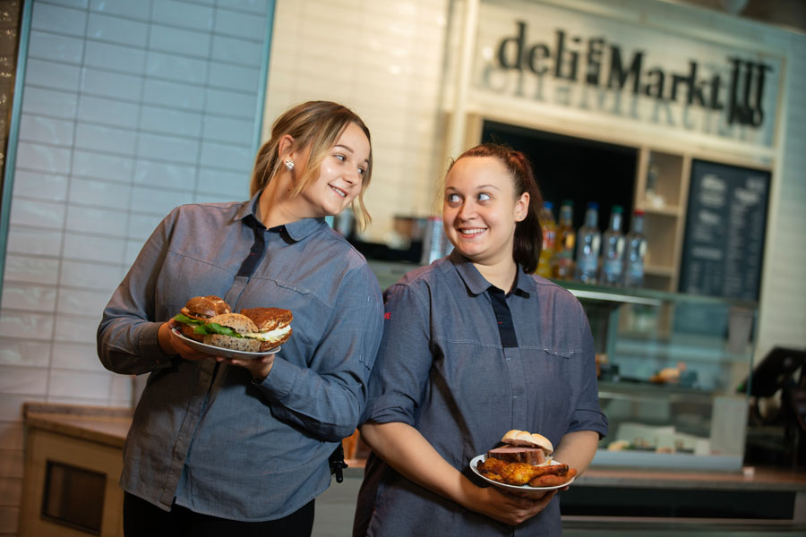 Frau Mattner, Frau, Hickmann und Frau Wiese von Rewe Mattusch in Dresden